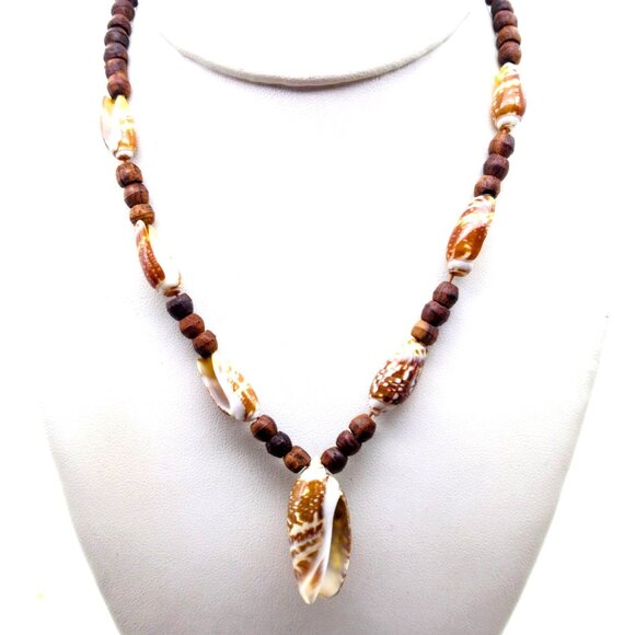 Retro Seashell Choker with Shell Pendant and Stations, Vintage Beach Jewelry - Picture 1 of 5